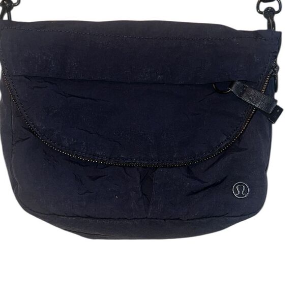 🔥 Lululemon Black Crossbody Messenger‎ Bag 🔥 - Picture 3 of 10